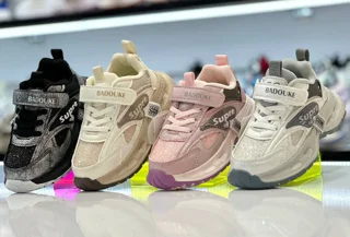 کفش بچگانه supreme